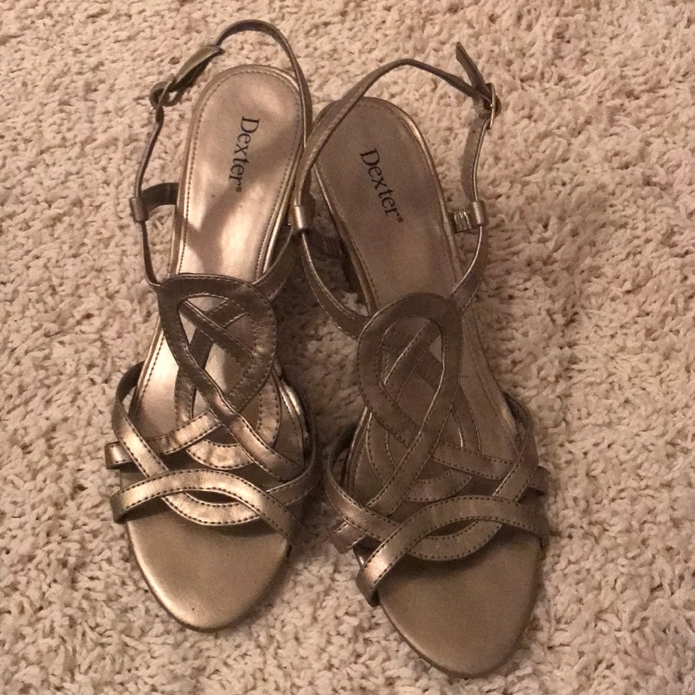 Dexter women’s size 8.5 matte gold shoes